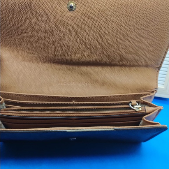 Michael Kors Jet Set Travel PVC Large Trifold Wallet Brown MK Acorn - Picture 4 of 4